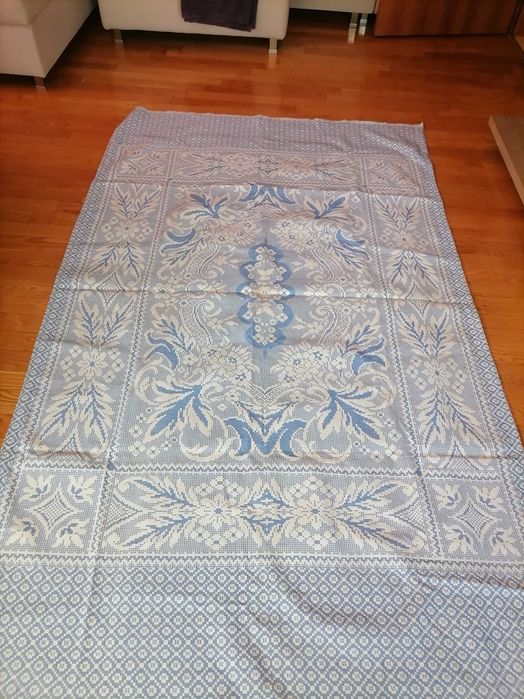 Покривки за легло и китеници.