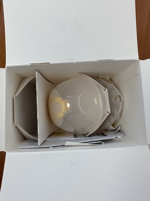 Помпа Medela Solo hands-free с чисто нова чашака