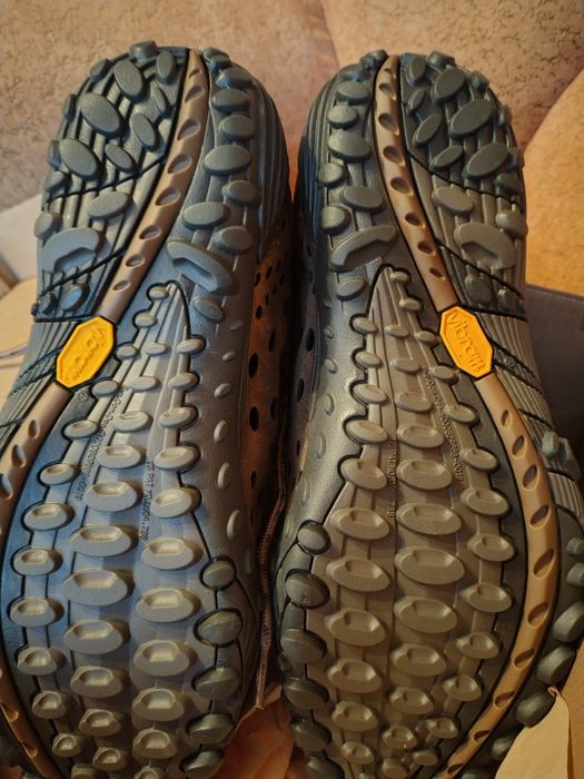 Vând ghete Merrell Noi marimea 42. Se potrivesc pt cine poarta 41.