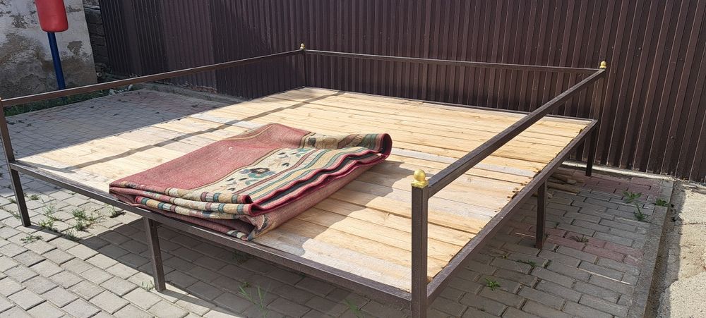 Продам топчан, размер 3×3