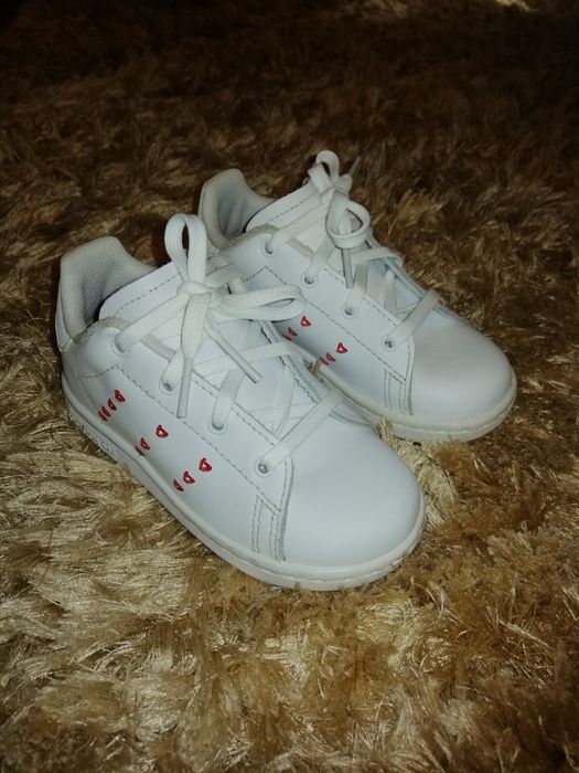 Adidasi fetite nr. 25
