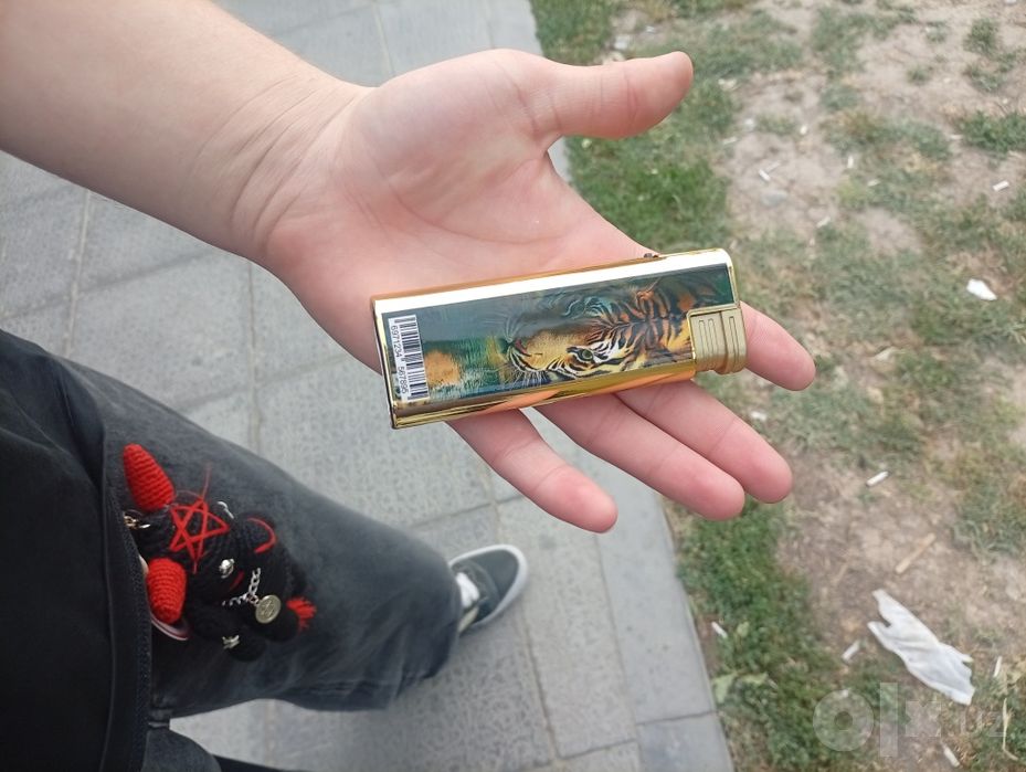 Зажигалка огромная