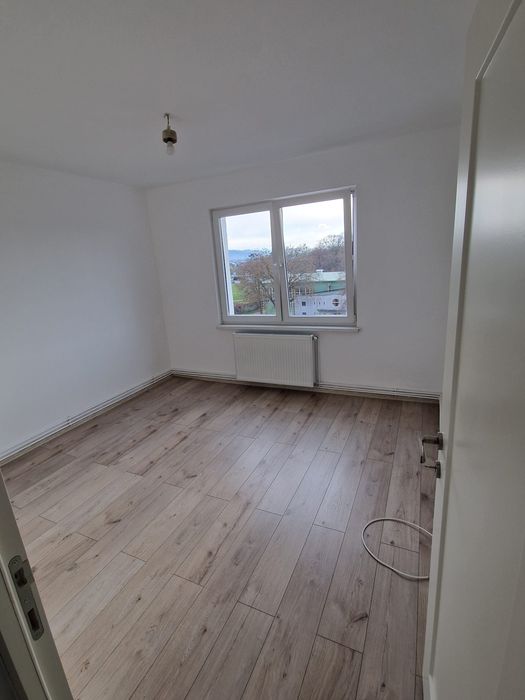 Apartament cu 3 camere, openspace recent renovat, confort sporit