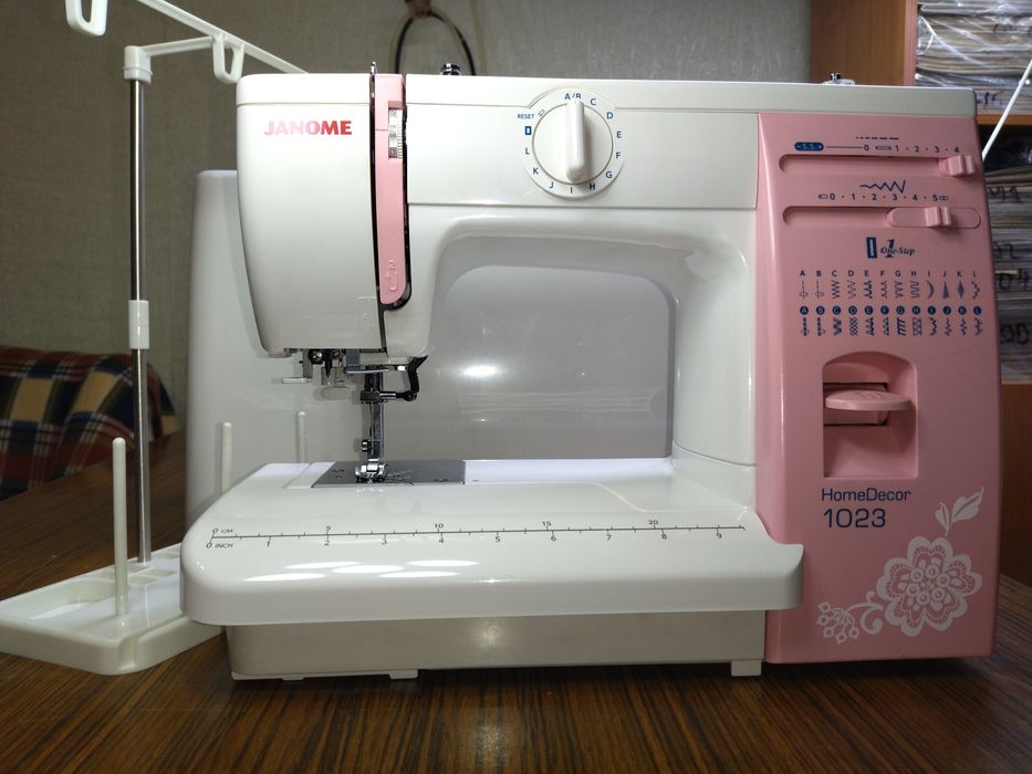 Продам швейную машину Janome Home Decor 1023
