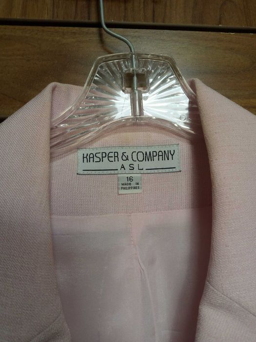 Розовый брючный костюм Kasper&Company (куплен в США).