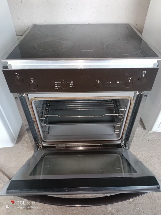 Фурна с керамични котлони Миеле