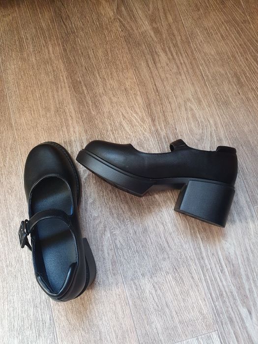 Новые кожаные туфли Мэри Джейн р. 37