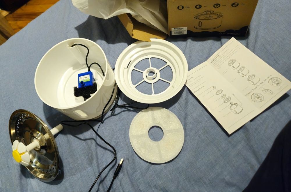 Котешки фонтан без BPA 2.4L