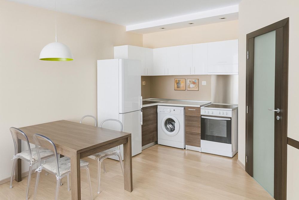 Дава се под наем Двустаен апартамент в Пловдив, Център - 75 кв.м за 459 € - Снимка #3