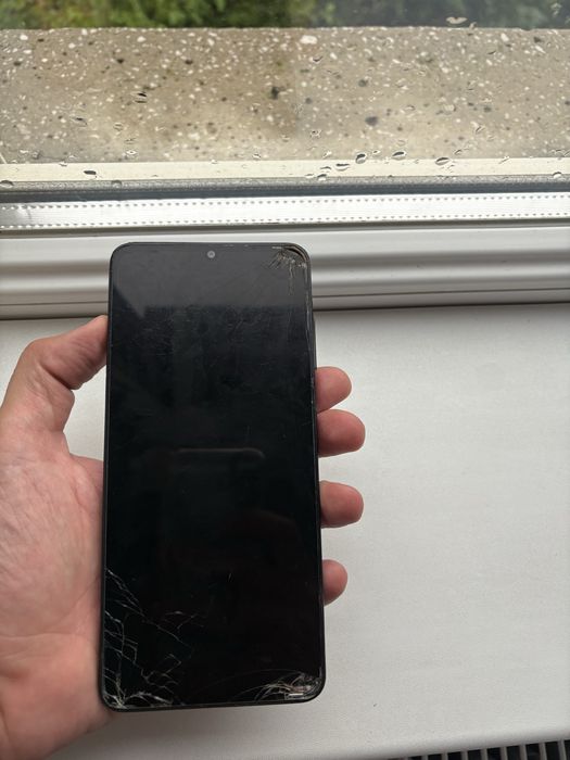 Vand Samsung A06 fisurat