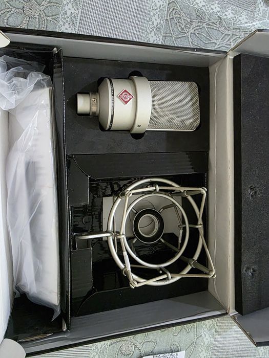 Продам профессиональный студийный микрофон производства Германии.