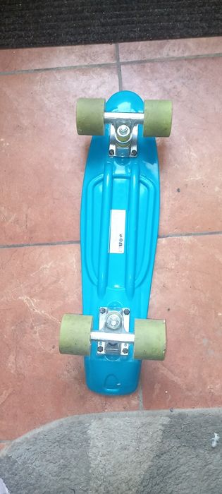 Skateboard albastru pentru stradă