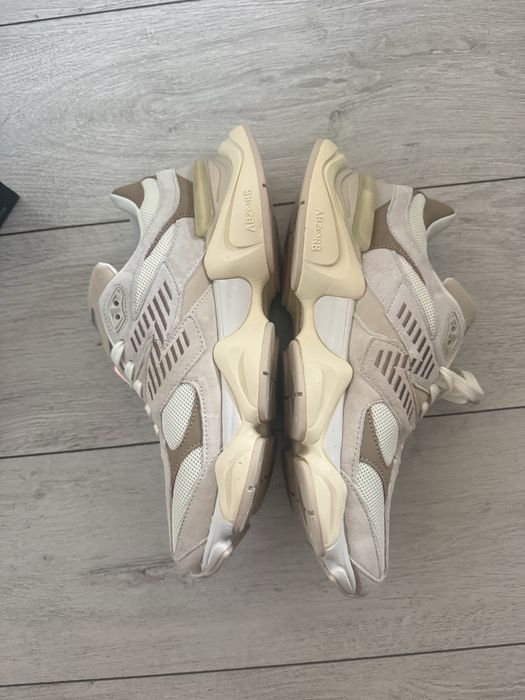 Adidasi marime 45 New Balance