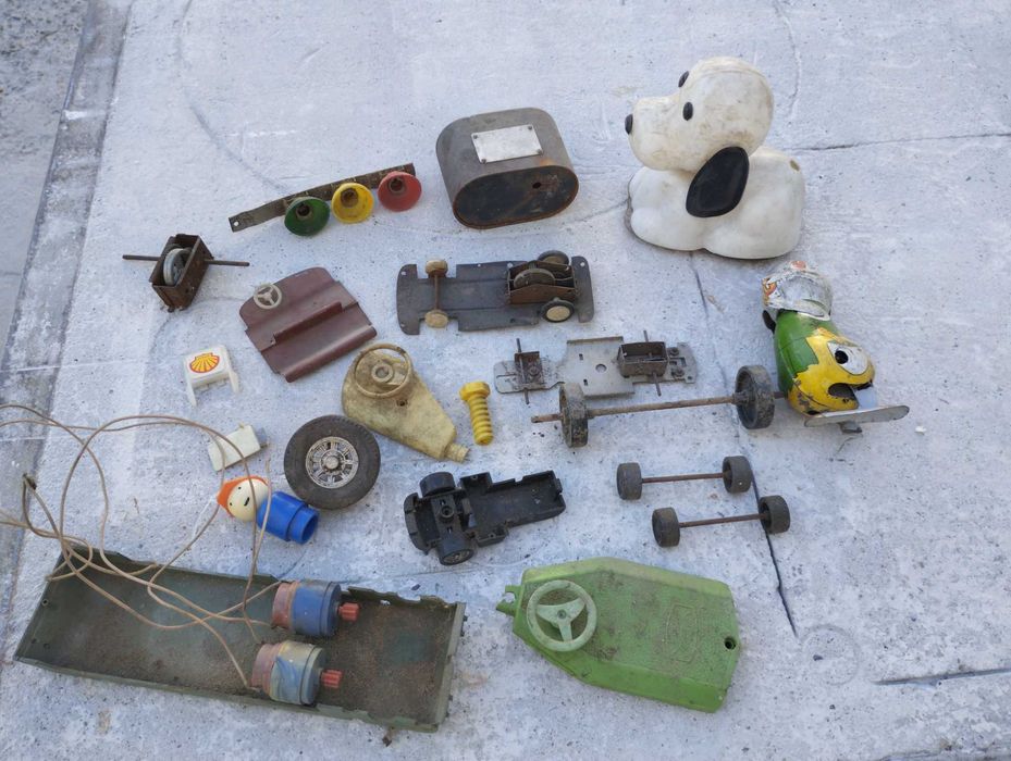 Части от стари играчки