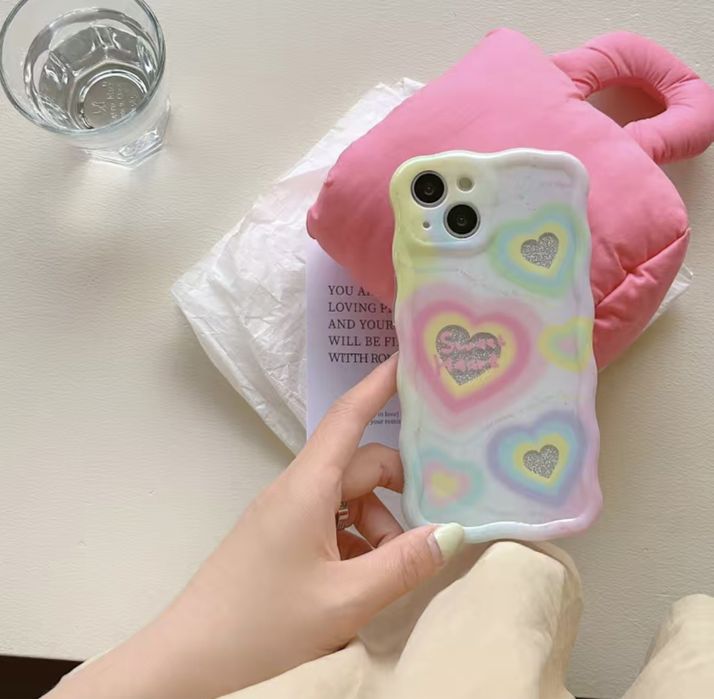 Чехлы на iPhone 13