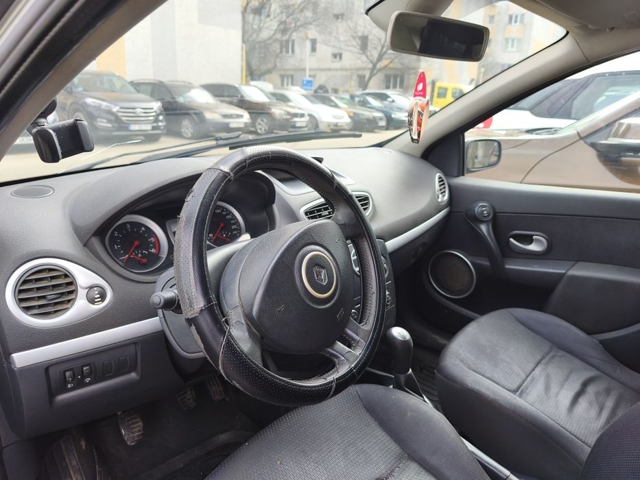 Vând Renault Clio