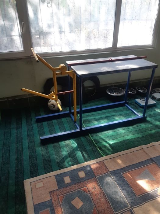 Спортивные снаряды.