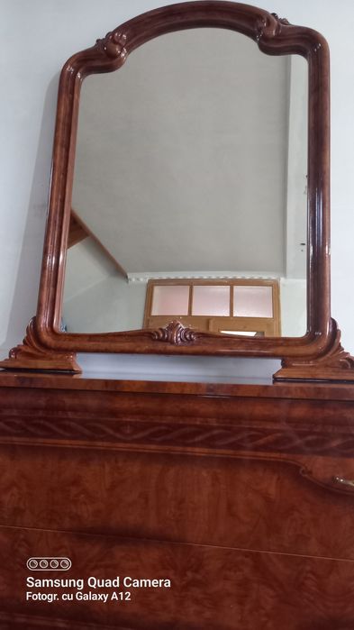 Comodă nuc ,cu oglindă