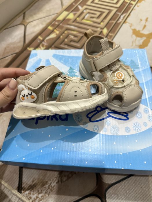 Продам детские сандали кожаные