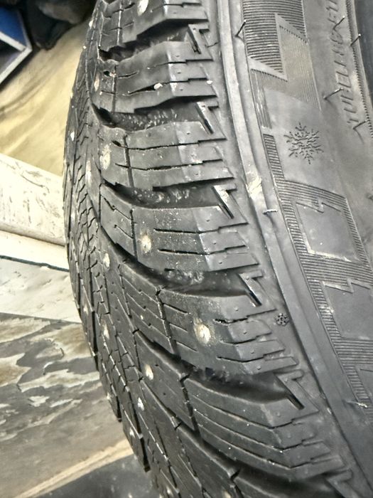 Зимня резина 235/45/18