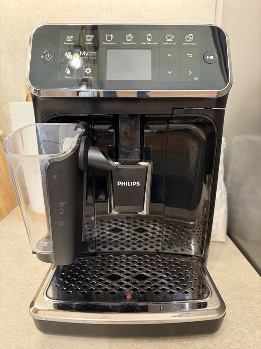 Автоматична кафемашина Philips EP4341 – отлично състояние