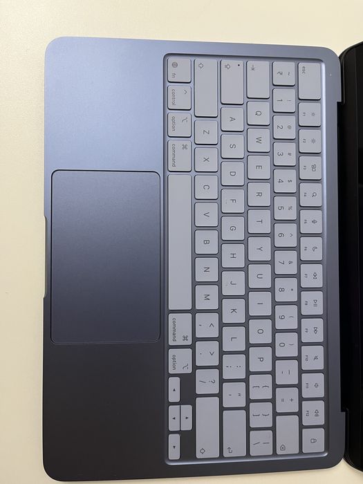 Apple MacBook Neo 13 2026/8Gb/SSD256Gb