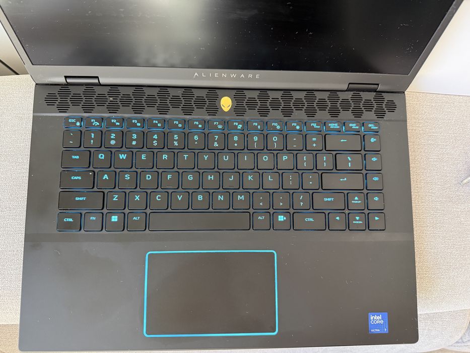 Alienware m16 R2, 2TB SSD, 2*16 GB,NVIDIA GeForce RTX 4060