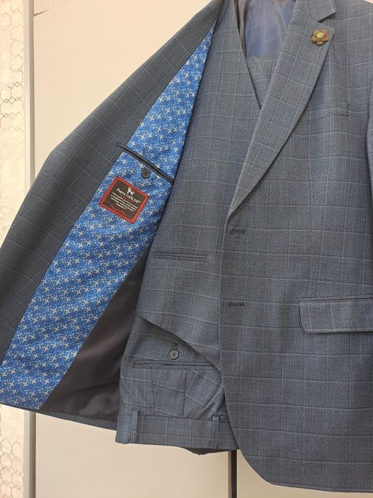 Костюм мужской...