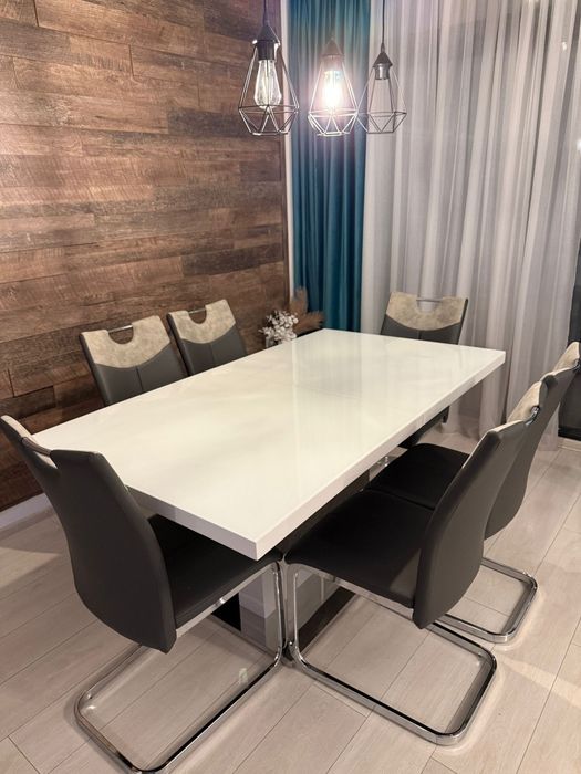 Masa dining cu scaune