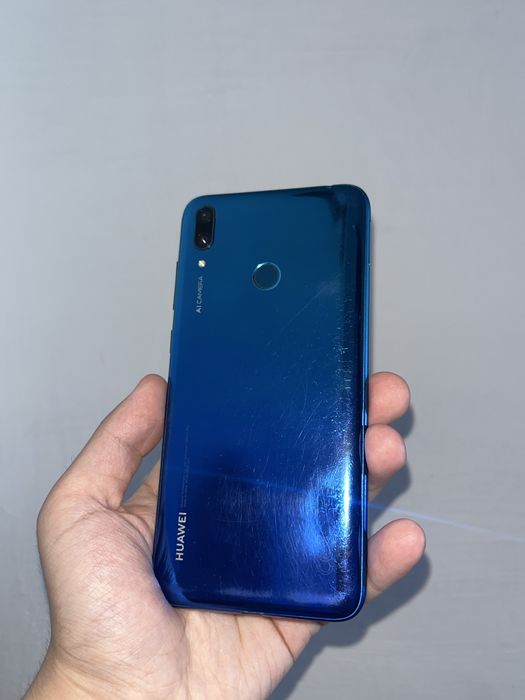 Huawei Y7 синий.
