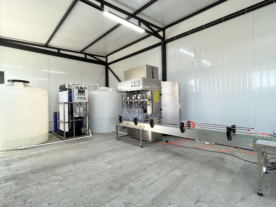 Розлив воды от 0,3л до 10л. Сув куйиш линияси 0,3л дан 10 литргача.