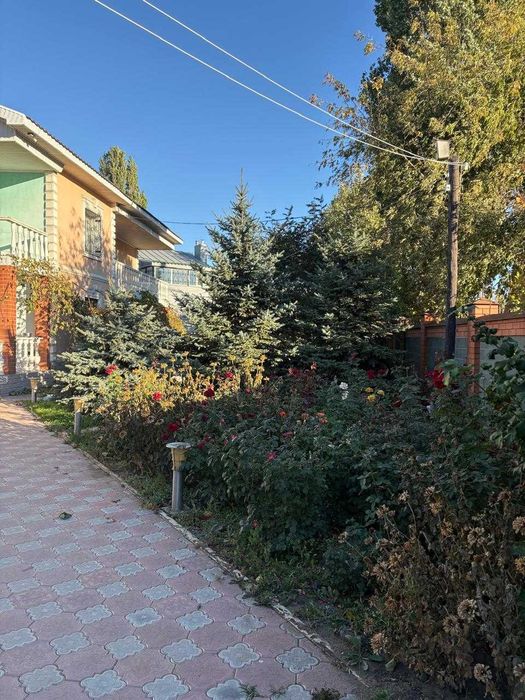 Продам коттедж в  центре города в 12 мкр