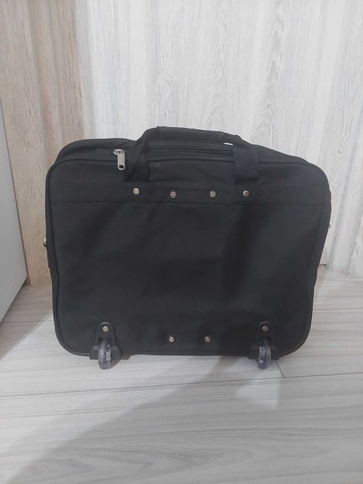 Vând troler business compartiment laptop