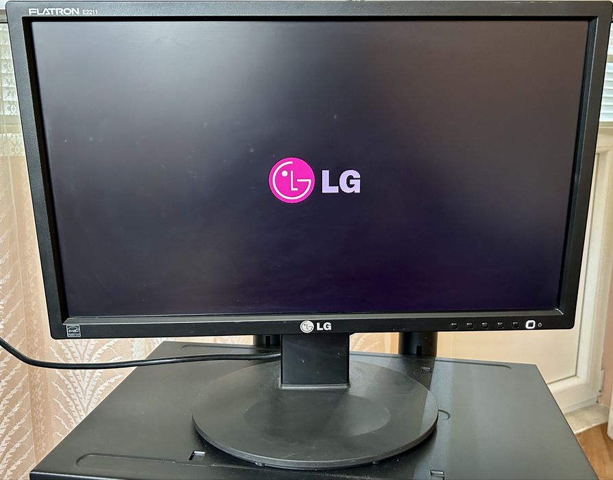 Момитор 21.5 инча LG Flatron e2211