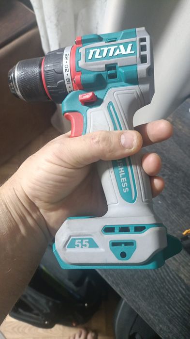 Продам Шуруповерт TOTAL