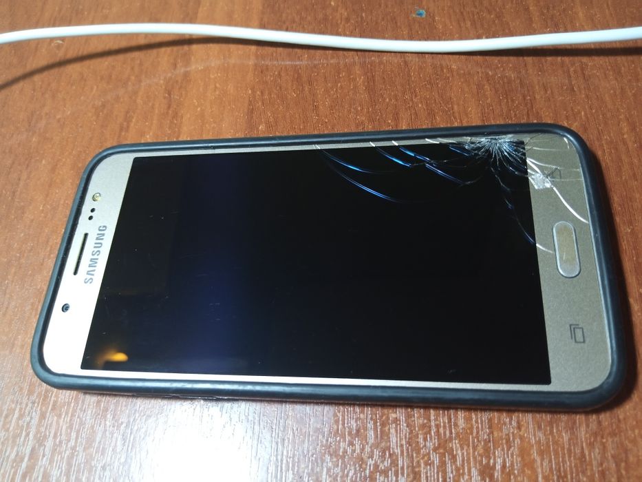 Телефон с чехлом