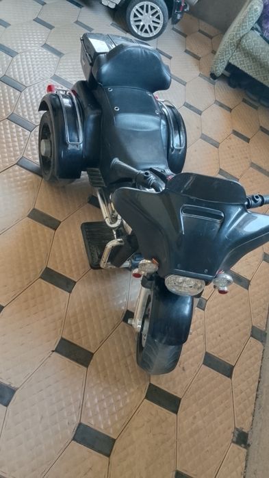 Bolalar skuter sotiladi