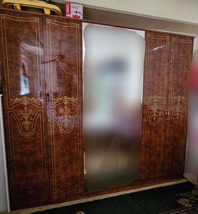 Spalniy mebel holati yaxshi