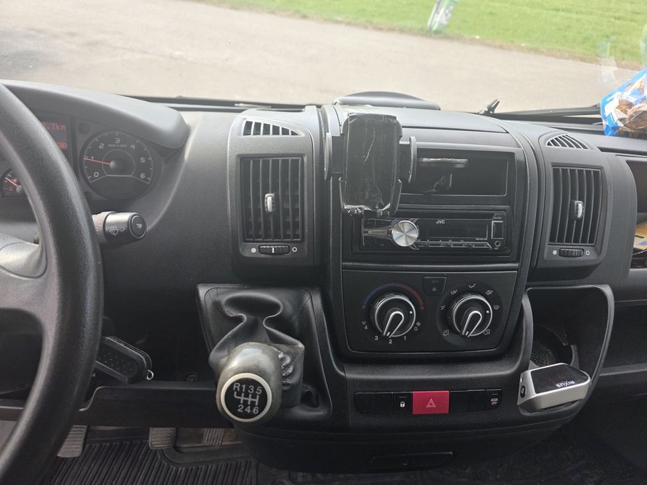 Vând peugeot box