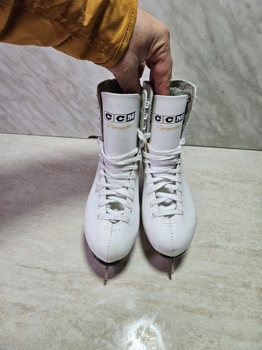 Patine 2068 gheata patinaj artistic  CCM  marime 35-36  ( 23,5   cm)