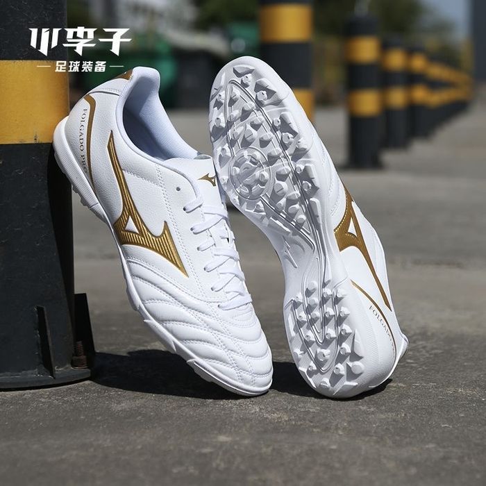 Футбольная обувь Mizuno