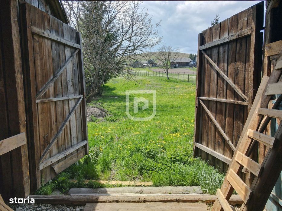 De vanzare casa cu anexe - 2507 mp Manastirea Humorului