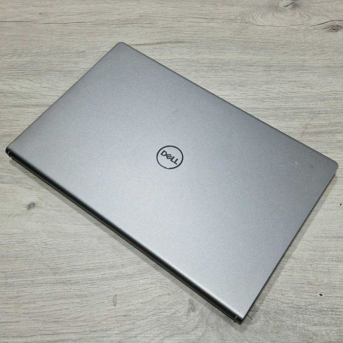 Dell Vostro 3530 / 15.6" FHD 120Hz / i5-1335U / 8GB RAM / 512GB SSD