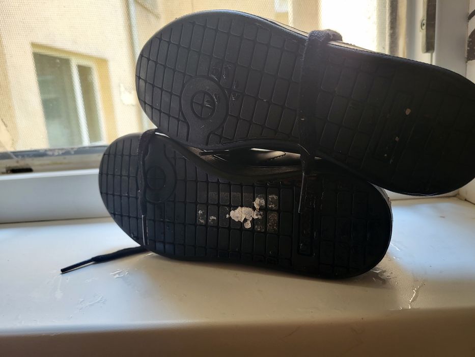 Детски затворени обувки за момче