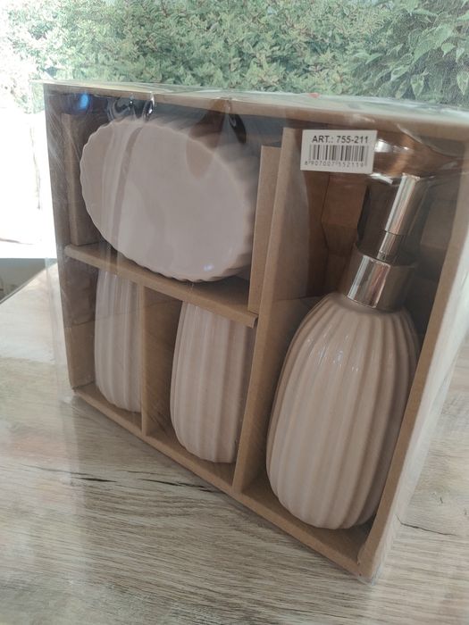 Керамический набор для ванной комнаты