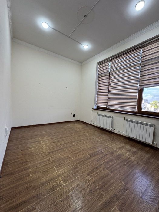 Чорсу. Версаль .Сдаётся офис с доступом 24/7. 20-22м2