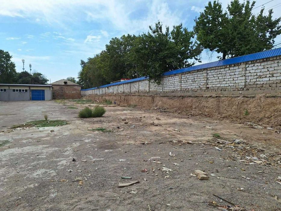 Продаётся 6 400 м² склад.