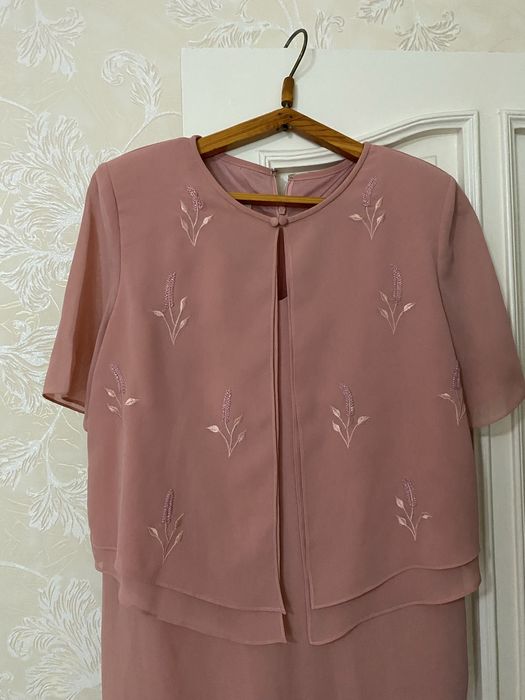 Женское платье .