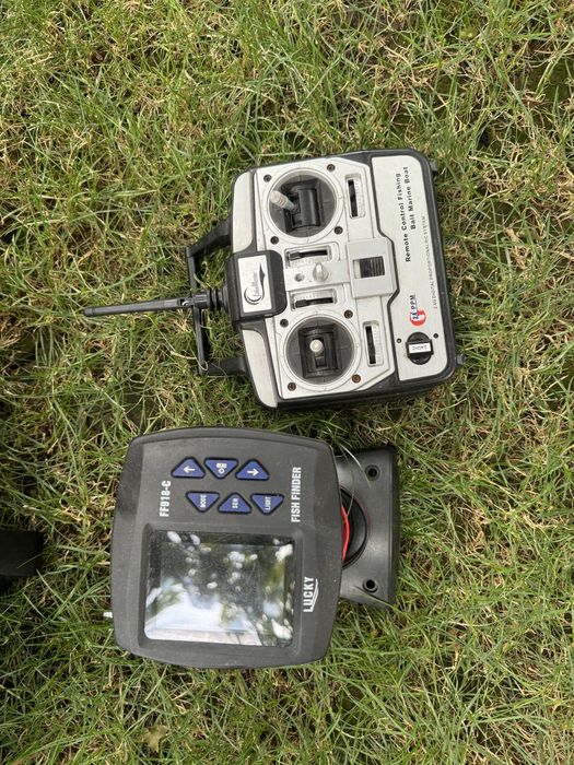 Лодка за захранка със сонар