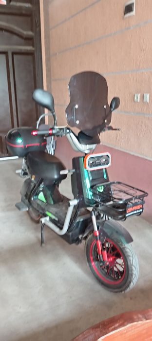 Elektr skuteri sotiladi!